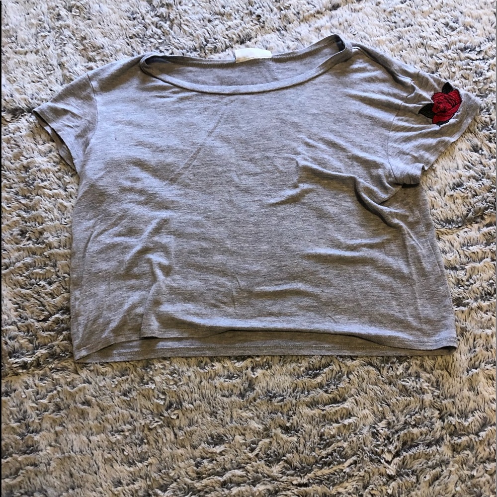 Adorable grey crop to with a red rose on the shoulder